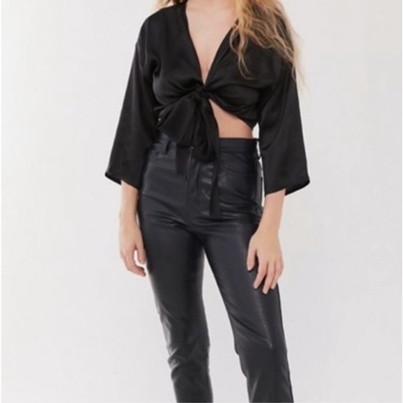 Urban Outfitters front tie crop top - Picture 2 of 11
